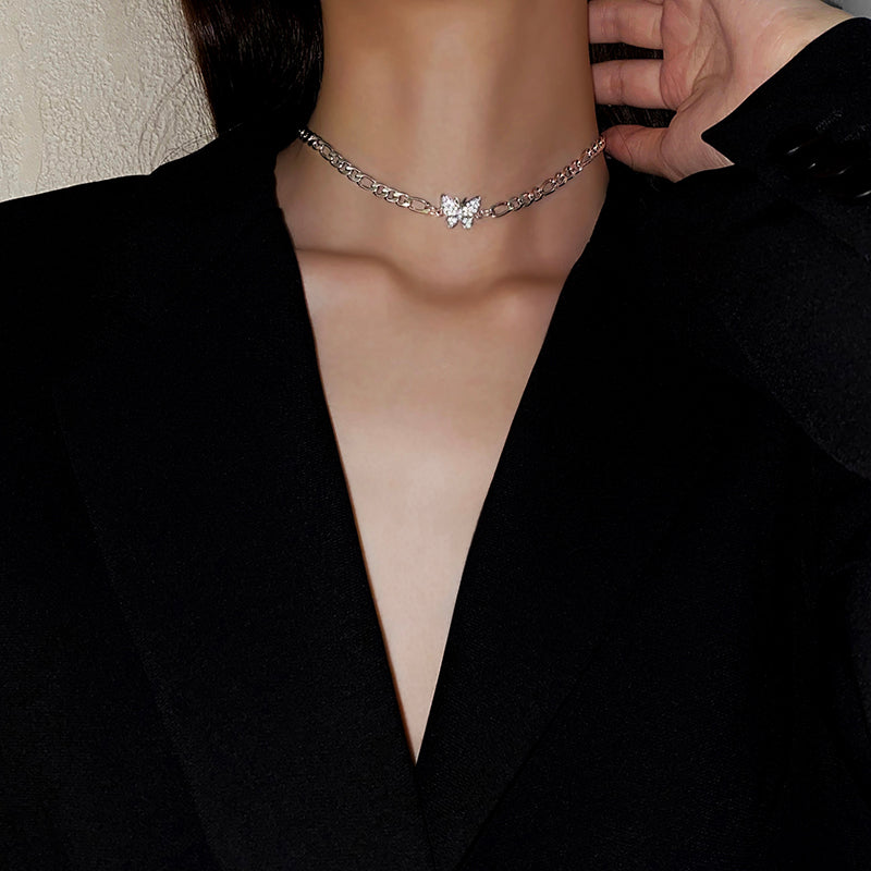 Collier Ras-du-cou Papillon Tendance au Design Minimaliste