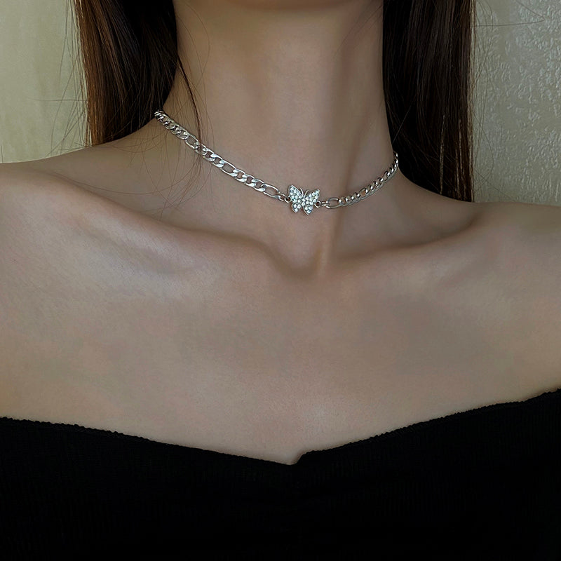 Collier Ras-du-cou Papillon Tendance au Design Minimaliste