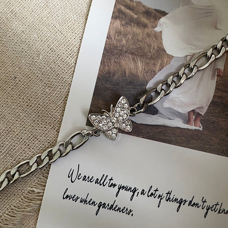 Collier Ras-du-cou Papillon Tendance au Design Minimaliste